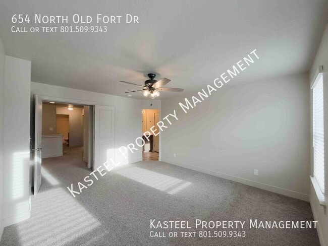 Building Photo - 654 N Old Fort Dr