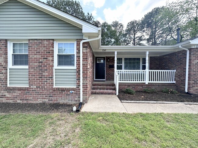 Building Photo - Waterfront Living in Chesapeake – Serene Views & Prime Location