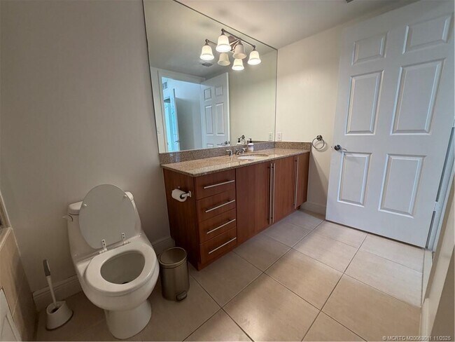 Building Photo - 610 Clematis St