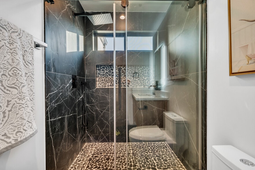 Building Photo - 651 N Wilton Pl