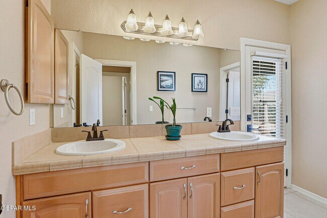 Building Photo - 312 Desert Garden Dr