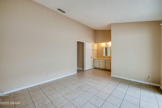 Building Photo - 26 Arbor Lake Park