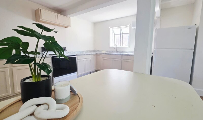 Building Photo - 104 W 22nd St