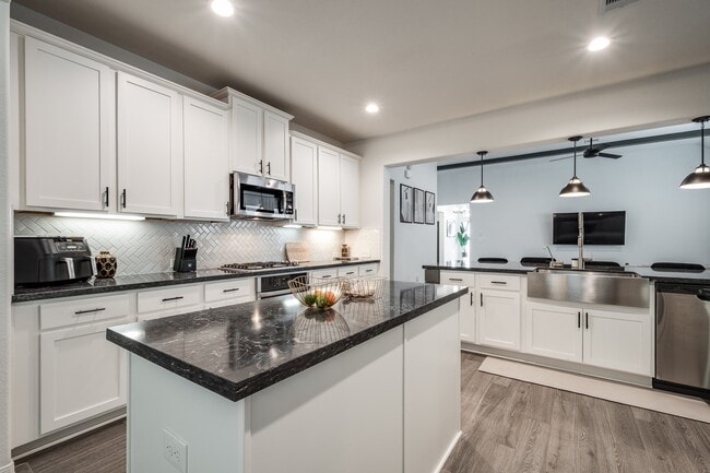 Building Photo - 14231 Angelina Dr