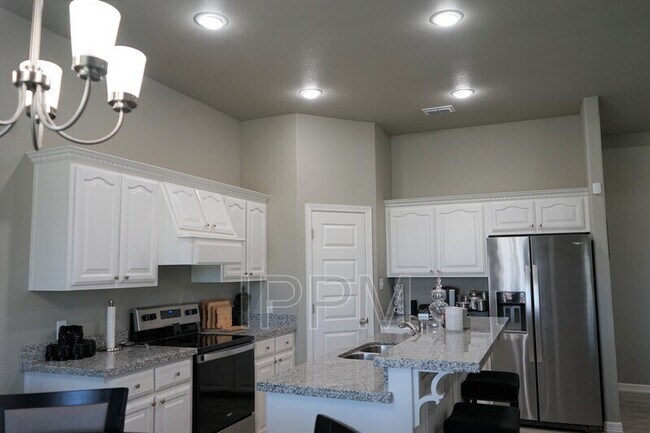Building Photo - 2234 S Christian Cir