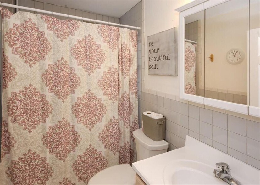 Building Photo - 56 Market St