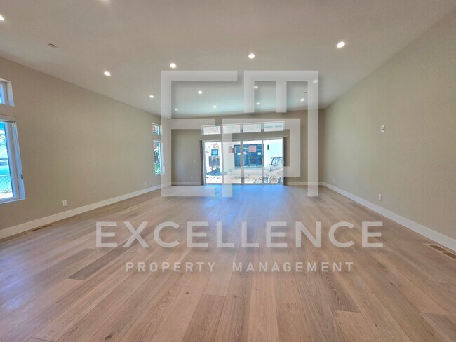 Building Photo - Brand New Build 5/5 Home & 2/2 Cottage - C...