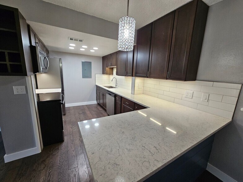 Building Photo - 1960 S Xanadu Way