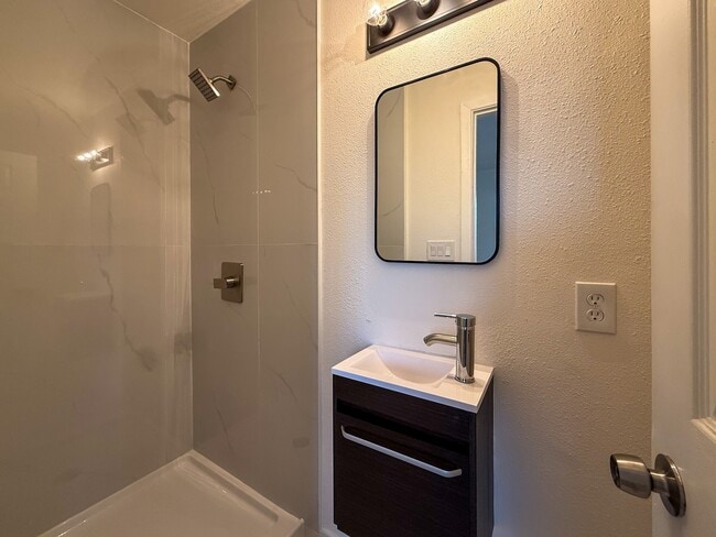 Building Photo - 4235 Dacca Dr