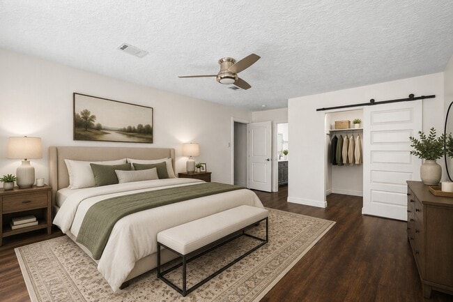 Building Photo - 560 Landfall Ln