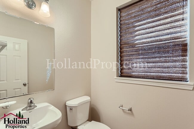 Building Photo - Beautiful 3 Bedroom Home with Community Pool, Hot Tub & 2-Car Garage in Hillsboro
