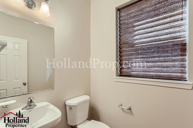 Building Photo - Beautiful 3 Bedroom Home with Community Pool, Hot Tub & 2-Car Garage in Hillsboro ** NEW PRICE $2...
