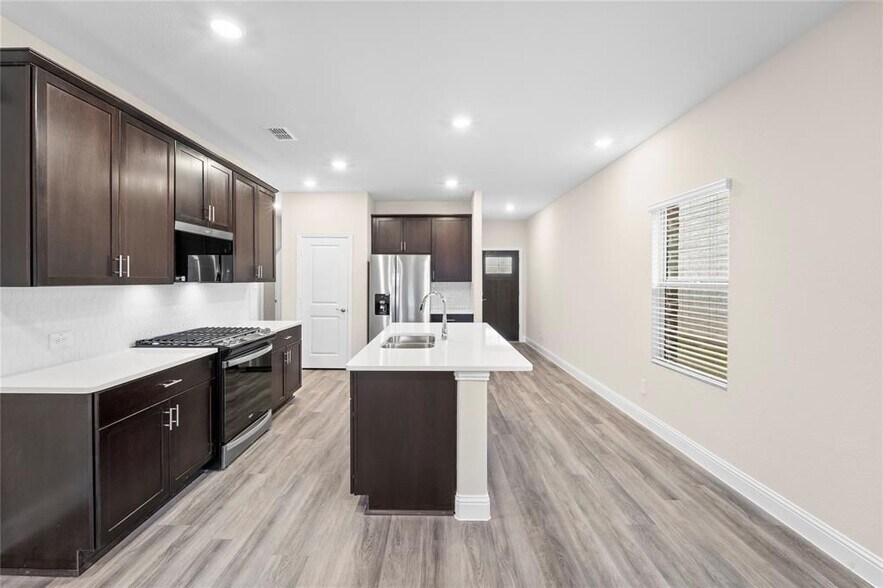 Building Photo - 603 Hemingway Ln