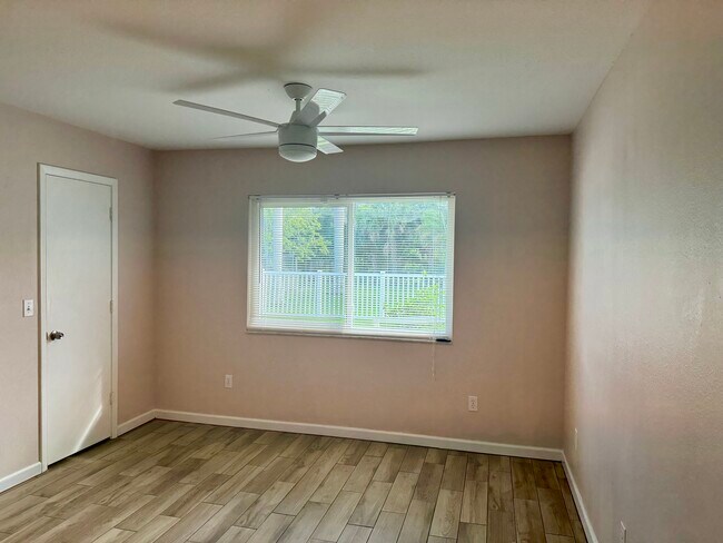 Building Photo - 1612 SE Cascella Ct