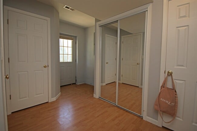 Building Photo - 1340 Stonechris Dr