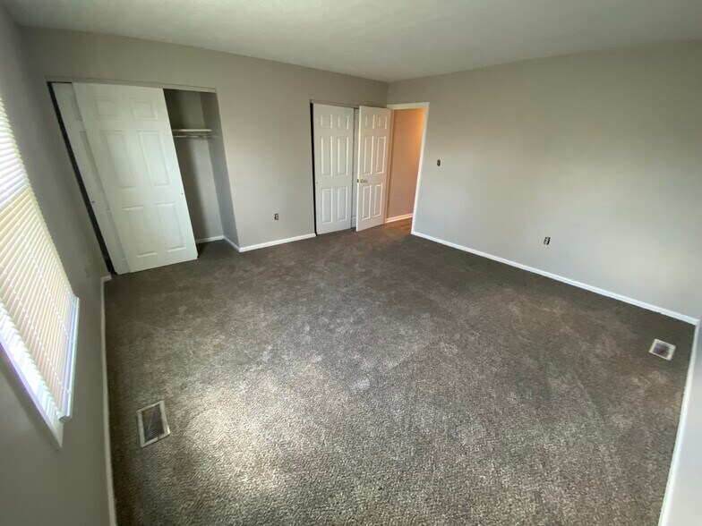 Building Photo - 806 Trustway Ct