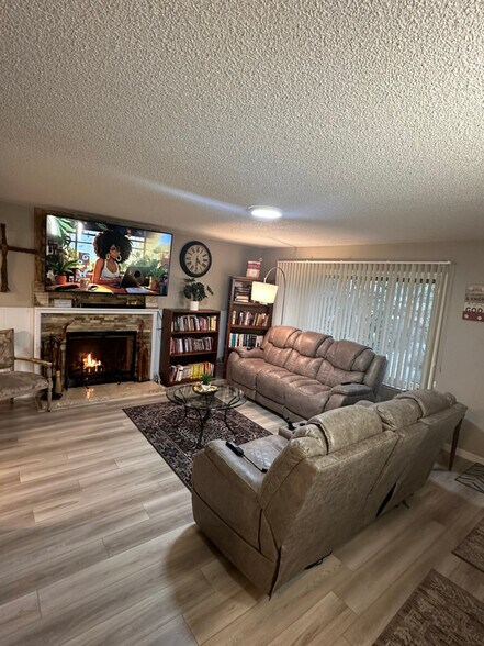 Building Photo - 6774 Sandylee Way