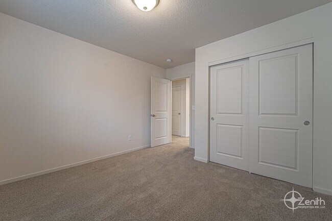 Building Photo - 1400 NE 85th Way