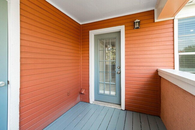 Building Photo - 1165 Crystal Way