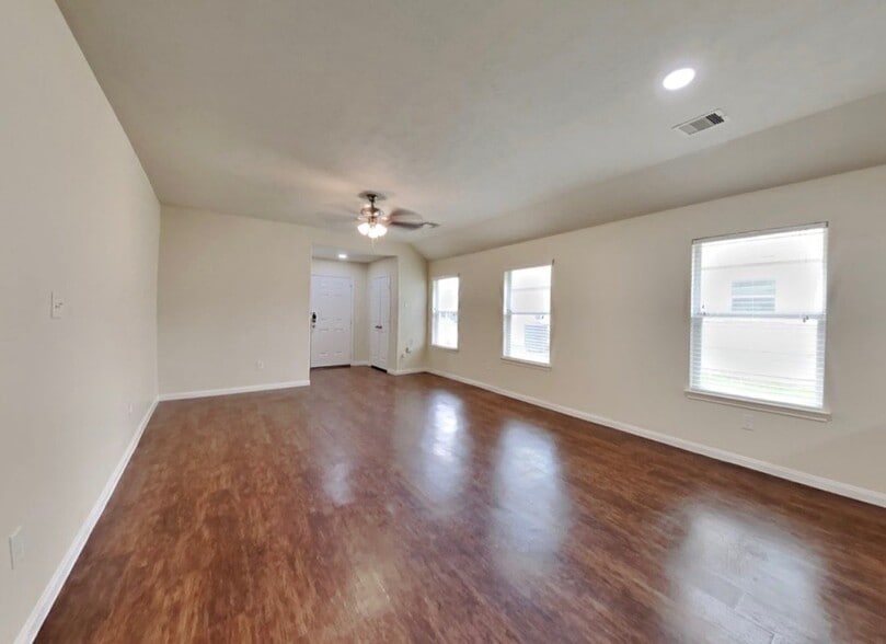 Building Photo - 816 N Piedras St