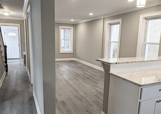 Building Photo - 3-Bed, 3-Bath in New Brunswick – Your Perfect Retreat!"