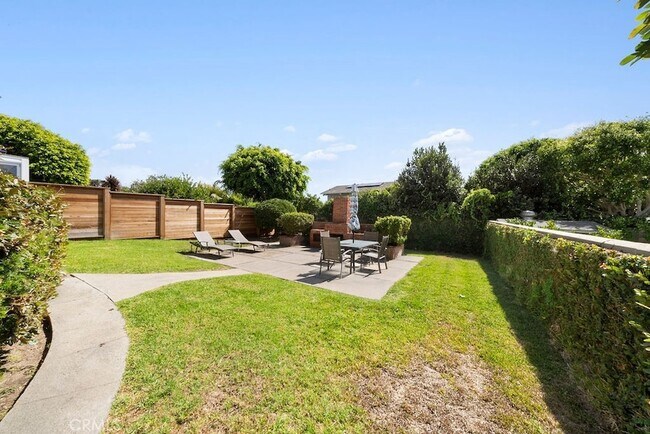 Building Photo - 20 S Portola