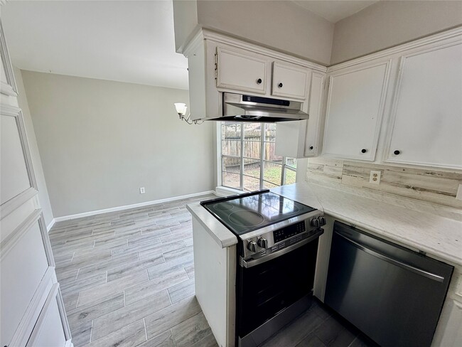 Building Photo - 7876 Bender Rd