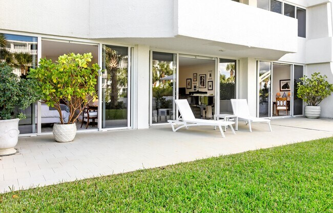 Building Photo - 2773 S Ocean Blvd