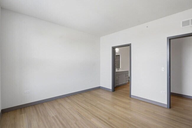 Building Photo - 1227 Rock Run Crossings Dr