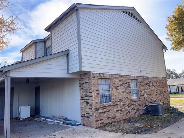 Building Photo - 2416 Lakeview Cir