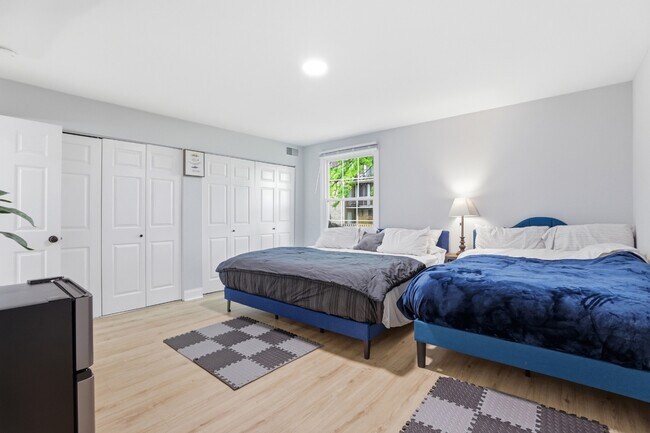 Building Photo - 742 Quince Orchard Blvd