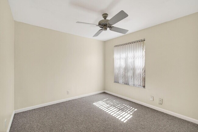 Building Photo - 7865 La Mirada Dr