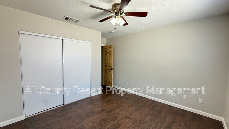 Building Photo - 9751 Palm Dr