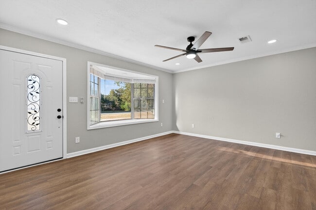 Building Photo - 420 Paradise Rd