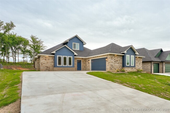 Building Photo - 6961 River Oak Dr