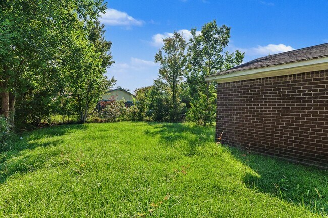Building Photo - 5225 Marseilles Dr