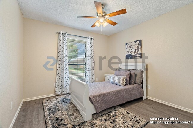 Building Photo - 2108 Winona Dr