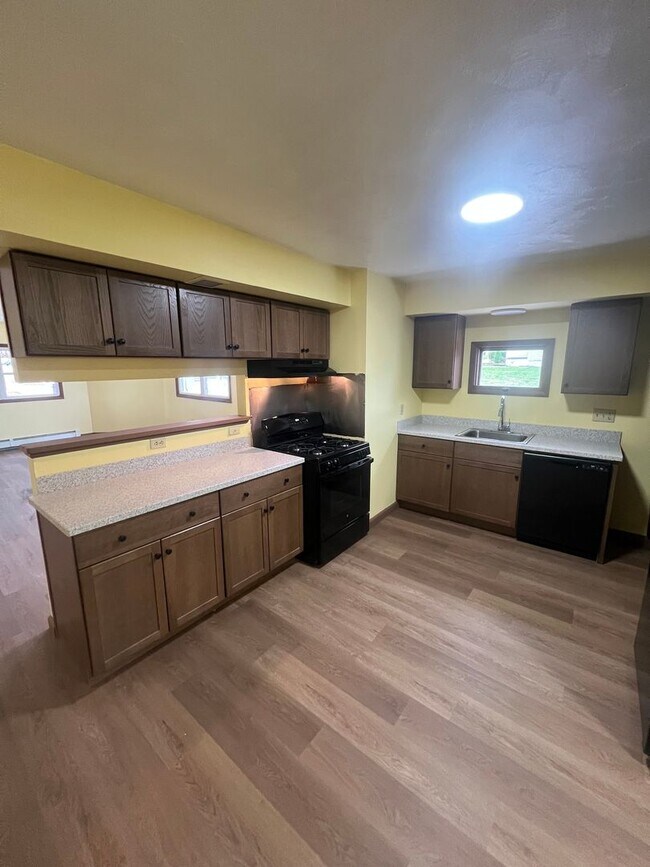 Building Photo - 330-32 PARADE