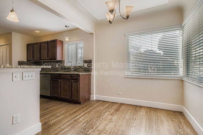 Building Photo - 2400 Pontiac St