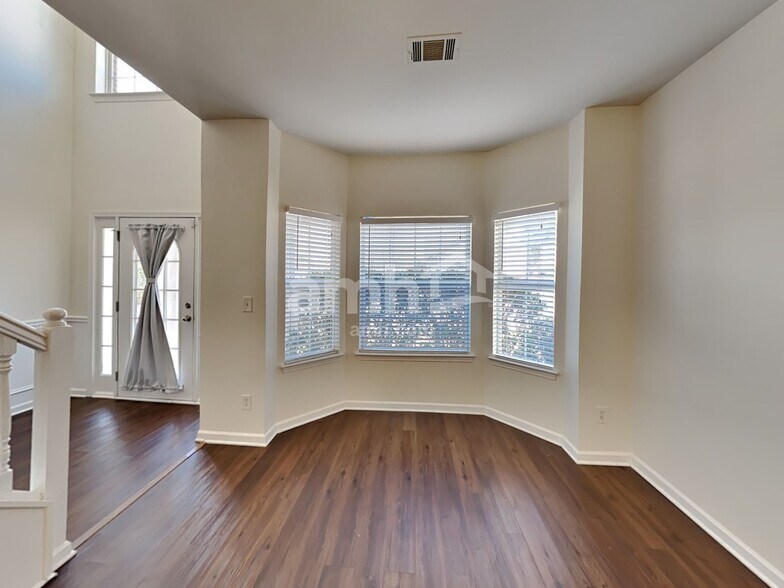 Building Photo - 412 Farmwood Way