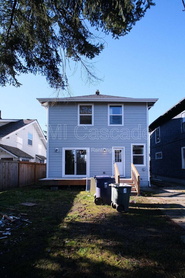 Building Photo - 933 S Sprague Ave