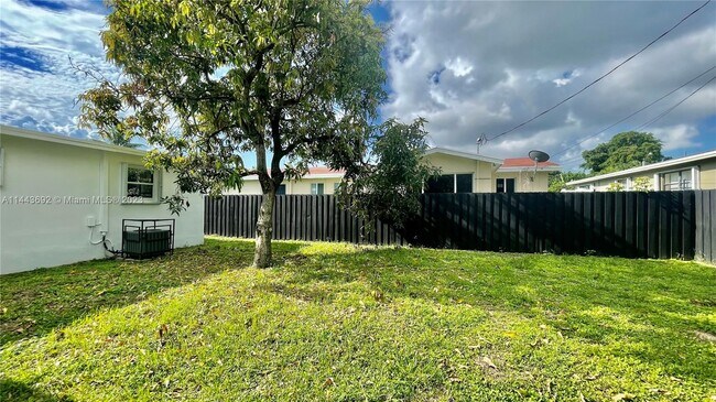 Building Photo - 1420 S 24th Terrace