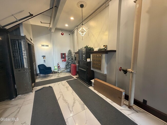 Building Photo - 5 Broadway