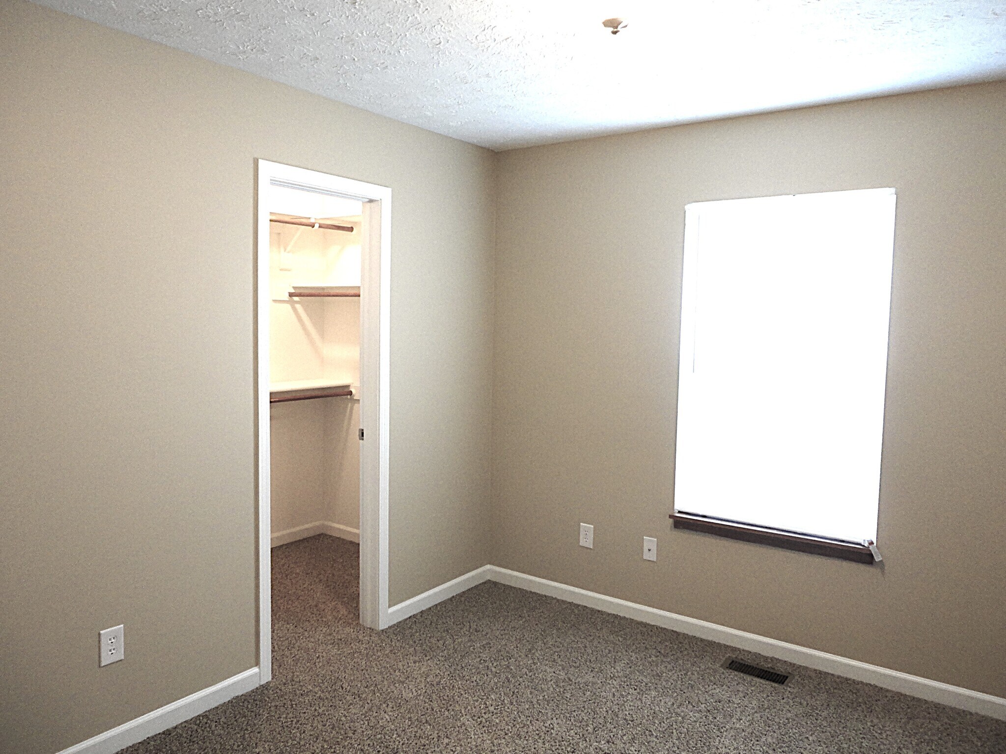 Building Photo - 9990 Palmaire Pl