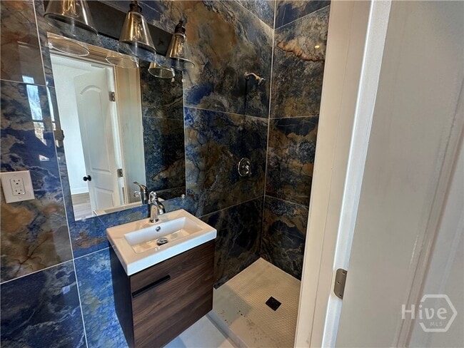 Building Photo - 312 W 37th St