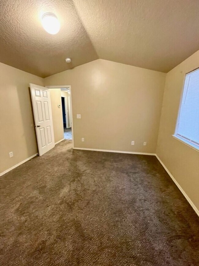 Building Photo - Single level home in Foxborough! Fenced yard!  A/C and a gas fireplace!