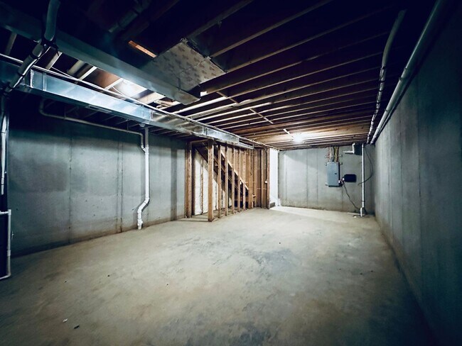 Building Photo - {1095} Modern Townhome Available Immediate...