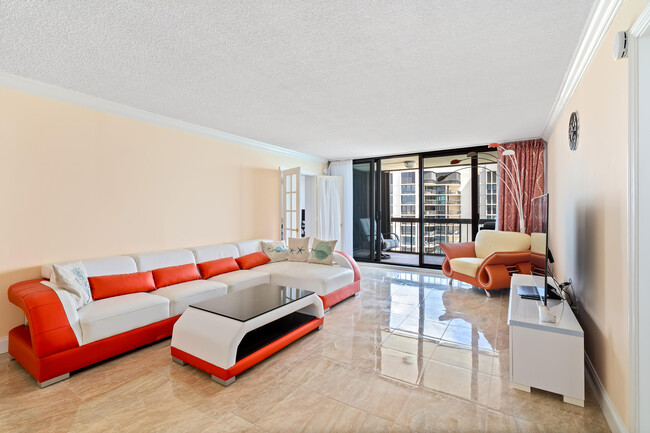 Building Photo - 5380 N Ocean Dr