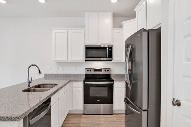 Building Photo - 3 bed gated community home with community ...