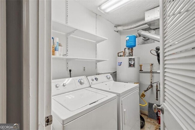 Building Photo - 2045 Brian Way